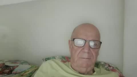 Snapshot of oggi95 chatting on October 6, 10:20 am oggi95 online show from October 6, 10:20 am