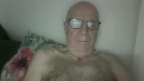 Snapshot of oggi95 chatting on October 11, 7:56 am oggi95 online show from October 11, 7:56 am