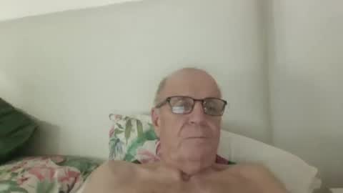 Snapshot of oggi95 chatting on September 24, 2:37 pm oggi95 online show from September 24, 2:37 pm