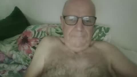 Snapshot of oggi95 chatting on October 13, 8:09 am oggi95 online show from October 13, 8:09 am