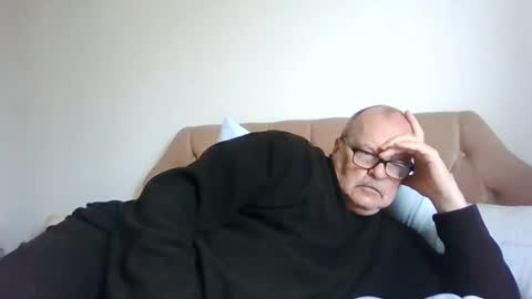 Snapshot of old_fkrr_ chatting on October 9, 9:58 am old_fkrr_ online show from October 9, 9:58 am