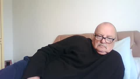 Snapshot of old_fkrr_ chatting on September 27, 9:18 am old_fkrr_ online show from September 27, 9:18 am