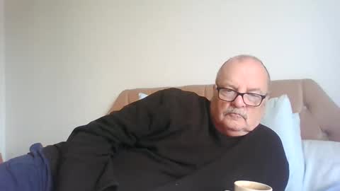 Snapshot of old_fkrr_ chatting on October 13, 10:21 am old_fkrr_ online show from October 13, 10:21 am