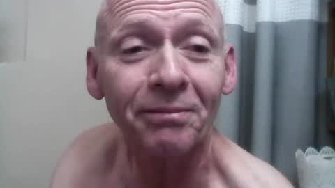 Snapshot of oldbuthorny62 chatting on October 17, 6:39 am oldbuthorny62 online show from October 17, 6:39 am
