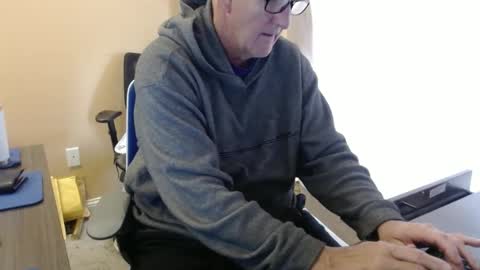 Snapshot of olderandwiser chatting on December 3, 7:22 pm Older and Wiser online show from December 3, 7:22 pm