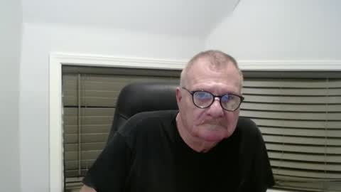 Snapshot of oldguybigd chatting on September 23, 3:50 am oldguybigd online show from September 23, 3:50 am
