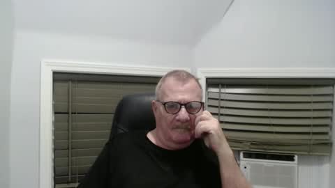 Snapshot of oldguybigd chatting on September 21, 5:51 am oldguybigd online show from September 21, 5:51 am