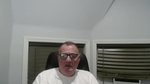 Snapshot of oldguybigd chatting on September 13, 6:25 am oldguybigd online show from September 13, 6:25 am