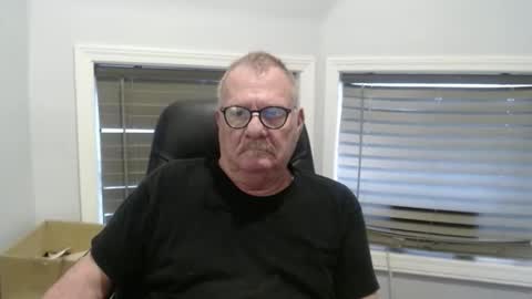 Snapshot of oldguybigd chatting on October 9, 8:58 pm oldguybigd online show from October 9, 8:58 pm