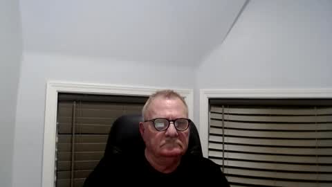 Snapshot of oldguybigd chatting on October 1, 5:33 am oldguybigd online show from October 1, 5:33 am