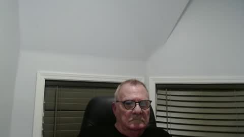Snapshot of oldguybigd chatting on October 2, 5:44 am oldguybigd online show from October 2, 5:44 am