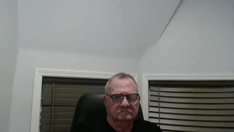 Snapshot of oldguybigd chatting on October 3, 6:07 am oldguybigd online show from October 3, 6:07 am