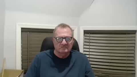 Snapshot of oldguybigd chatting on October 15, 1:24 am oldguybigd online show from October 15, 1:24 am