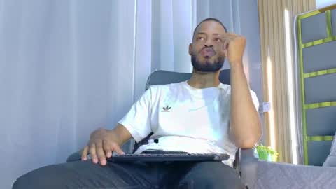 Oliver online show from April 4, 7:44 pm