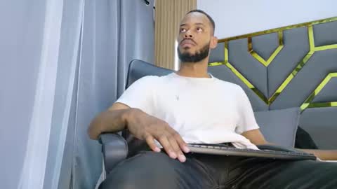 Oliver online show from April 23, 6:10 pm