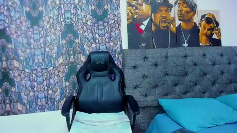 Snapshot of oliver_smith_2 chatting on February 2, 2:24 pm oliver_smith_2 online show from February 2, 2:24 pm