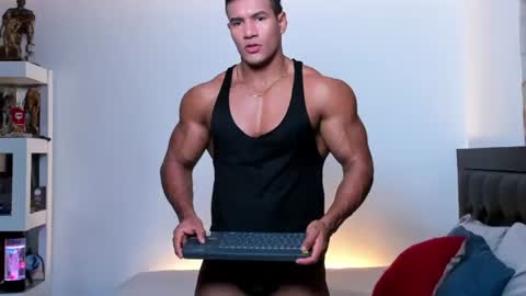Snapshot of oliver_tommy chatting on September 18, 1:46 pm oliver_tommy online show from September 18, 1:46 pm