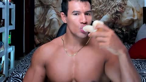 oliver_tommy online show from October 31, 3:04 pm