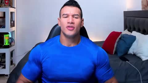 Snapshot of oliver_tommy chatting on September 12, 11:54 am oliver_tommy online show from September 12, 11:54 am