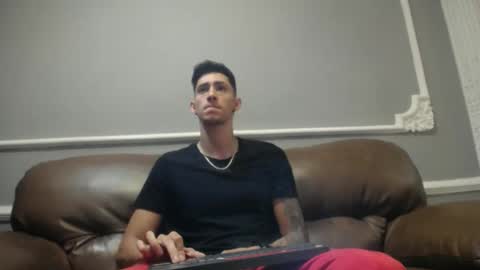 Snapshot of oliverbennet chatting on September 10, 12:15 pm Oliver bennet online show from September 10, 12:15 pm