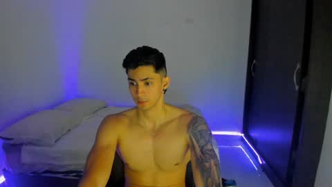 Snapshot of oliverbennet chatting on January 16, 10:34 pm Oliver bennet online show from January 16, 10:34 pm