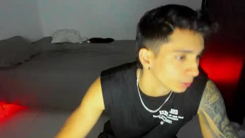 Snapshot of oliverbennet chatting on March 6, 1:27 am Oliver bennet online show from March 6, 1:27 am