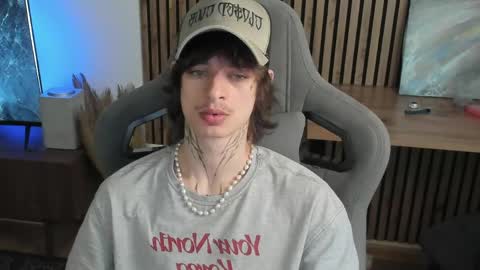 oliverrgroove online show from April 24, 2:41 pm