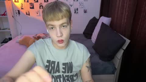 Snapshot of olivertasty chatting on September 25, 9:41 am oliver online show from September 25, 9:41 am