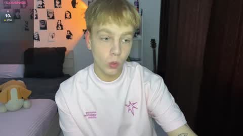 Snapshot of olivertasty chatting on October 12, 10:42 am oliver online show from October 12, 10:42 am