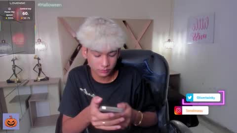 Oliver online show from October 14, 3:08 pm