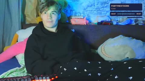 Snapshot of ololkd chatting on December 18, 8:47 pm Tony online show from December 18, 8:47 pm