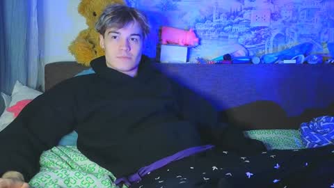 Snapshot of ololkd chatting on December 17, 8:21 pm Tony online show from December 17, 8:21 pm