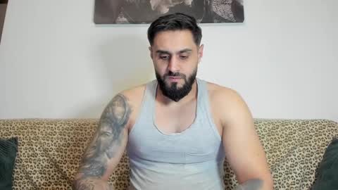 Snapshot of omar_xoxo chatting on January 19, 9:55 pm Omar online show from January 19, 9:55 pm