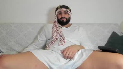 Snapshot of omar_xoxo chatting on January 3, 10:40 pm Omar online show from January 3, 10:40 pm