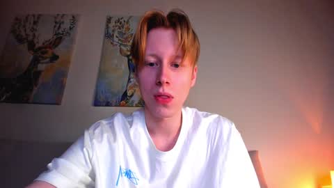 Snapshot of omg_pie chatting on December 25, 7:34 pm Mars online show from December 25, 7:34 pm