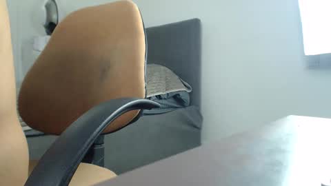 onebestlover online show from February 24, 9:32 am