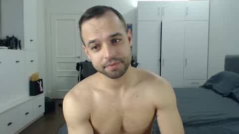 onebestlover online show from June 8, 7:31 am