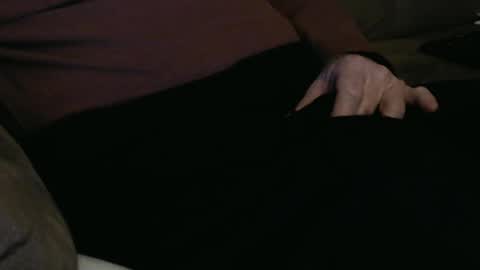Snapshot of onehanglow chatting on January 7, 2:01 am Butch online show from January 7, 2:01 am