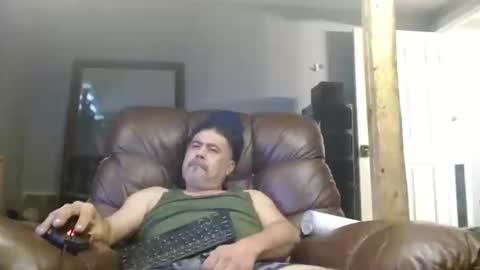 Snapshot of onewayallday chatting on February 18, 6:49 pm onewaykenny online show from February 18, 6:49 pm