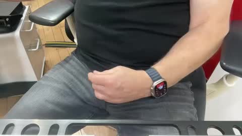 onlocationnyc online show from January 8, 11:30 pm