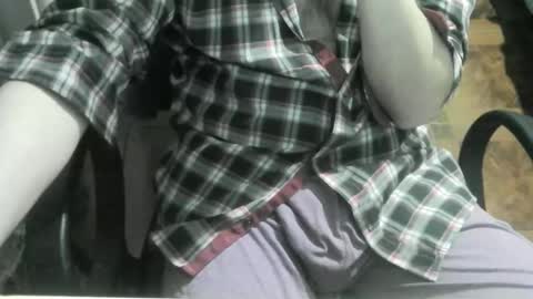 Snapshot of ore_cam chatting on January 6, 12:05 am Ore online show from January 6, 12:05 am