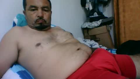 oscarjhe3512 online show from April 26, 1:25 am