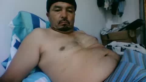 oscarjhe3512 online show from May 2, 1:52 am