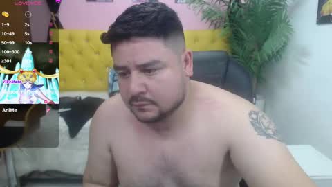 Snapshot of oso_gael chatting on February 23, 5:25 pm Bear Gael online show from February 23, 5:25 pm