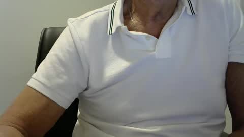 Snapshot of ossibottom chatting on October 12, 2:27 am Ossi online show from October 12, 2:27 am