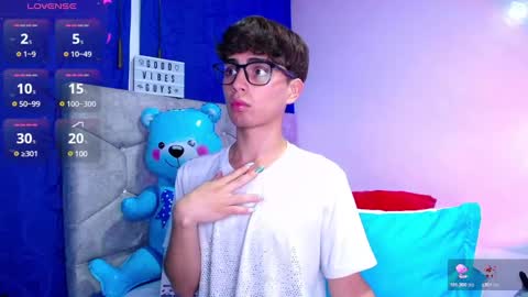 Snapshot of owenblue__ chatting on December 7, 7:38 am Owen Independent model online show from December 7, 7:38 am