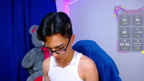 Owen  Independent model  online show from April 25, 6:27 am