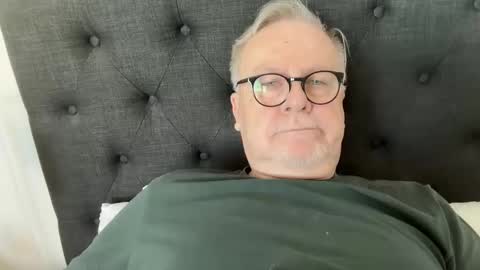 ozhairybearxxxx online show from September 15, 4:14 am