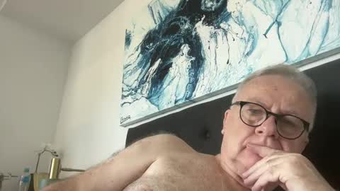 ozhairybearxxxx online show from January 21, 3:27 am