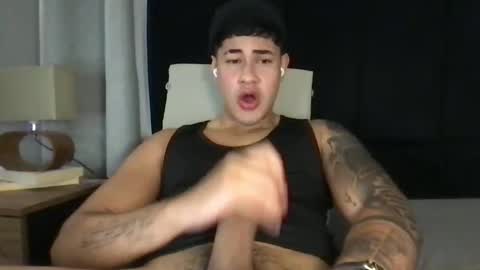 Snapshot of pablo_boston chatting on February 21, 4:29 am Javi online show from February 21, 4:29 am